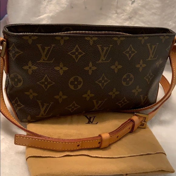 Louis Vuitton Handbags - LOUIS VUITTON Trotteur Crossbody Bag